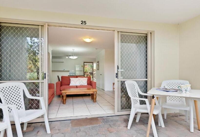 ホテル Beach Breakers Resort