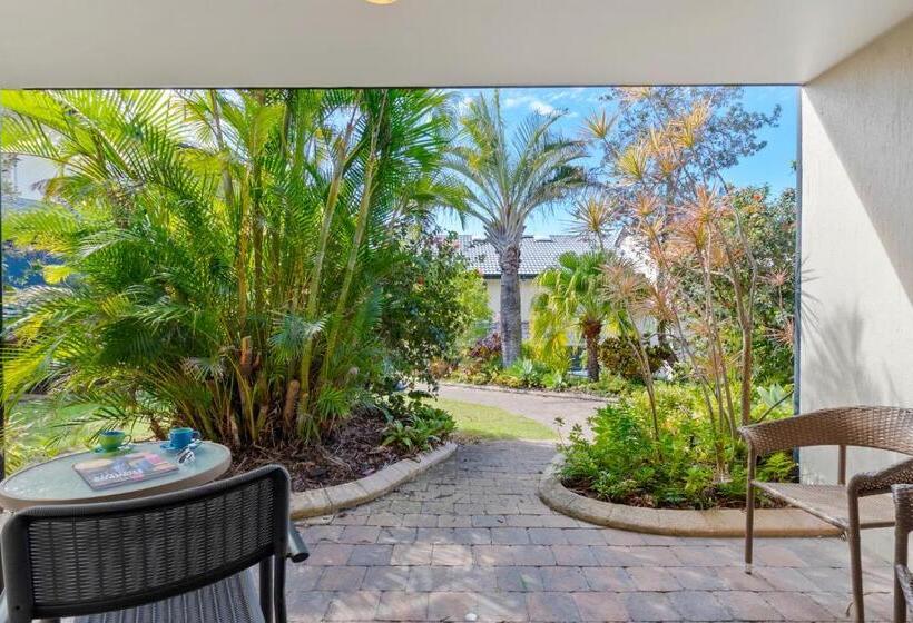 ホテル Beach Breakers Resort