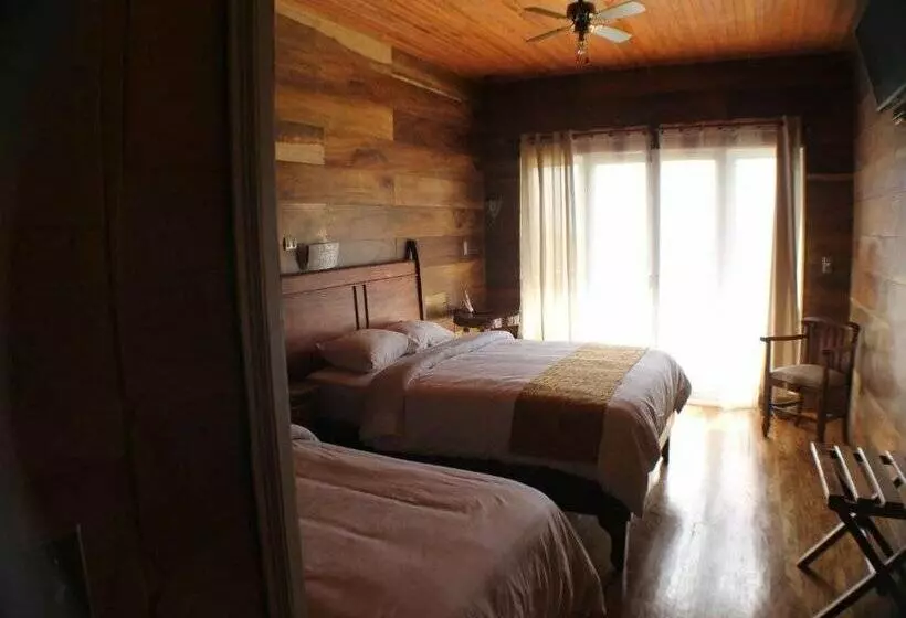 Hotelli Bosque Verde Lodge