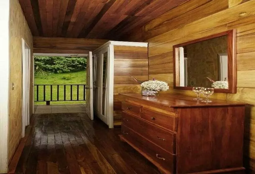 Hotelli Bosque Verde Lodge