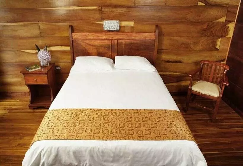 Hotelli Bosque Verde Lodge