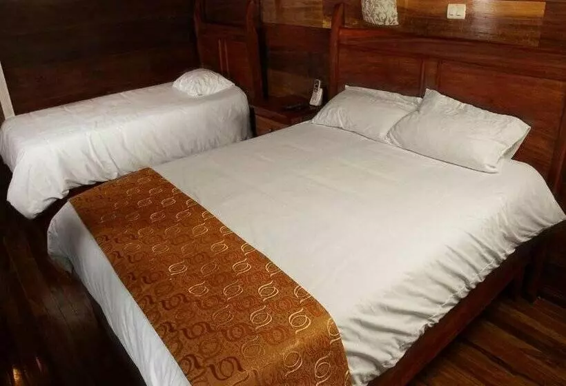 Hotelli Bosque Verde Lodge