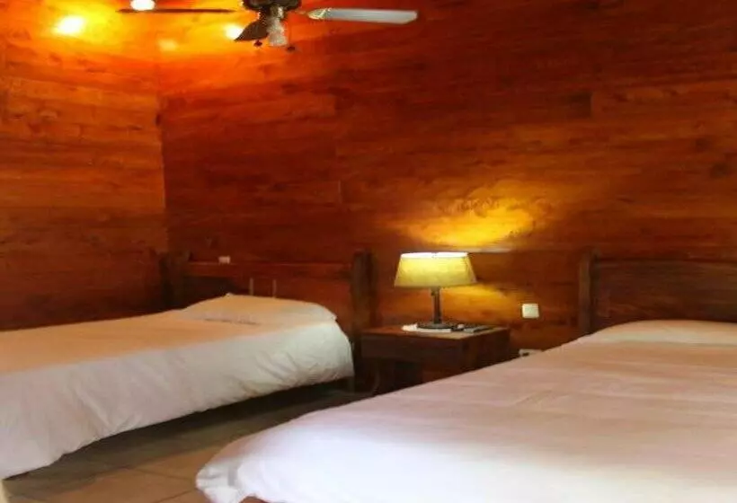 Hotelli Bosque Verde Lodge