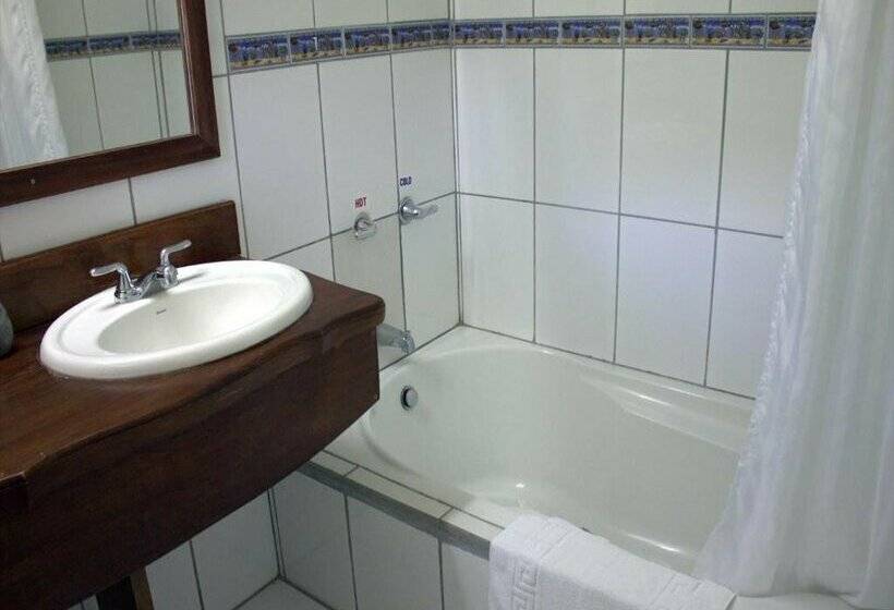 فندق Bosque Verde Lodge