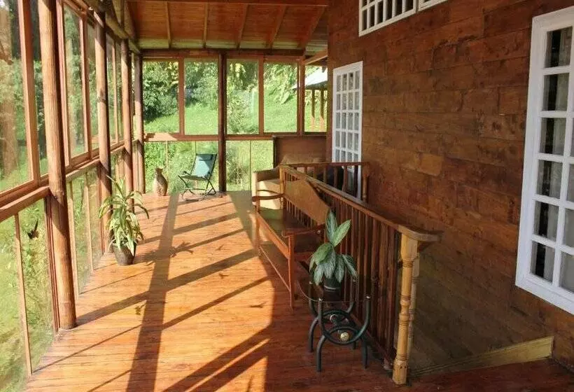 Hotelli Bosque Verde Lodge