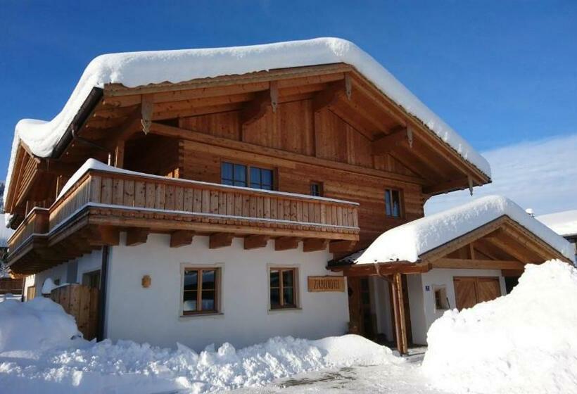 Kleines Zirbelhotel üf