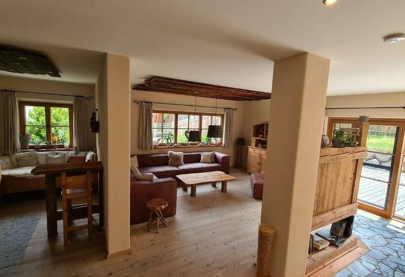 Kleines Zirbelhotel üf