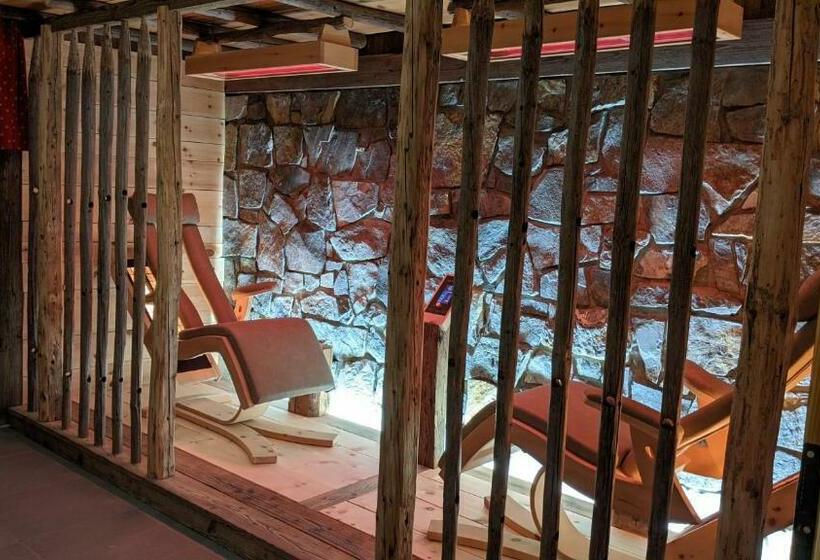 Kleines Zirbelhotel üf