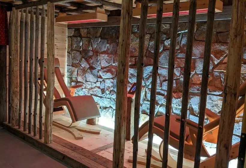 Kleines Zirbelhotel   üf