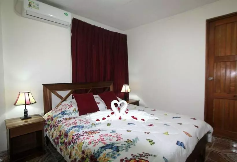 هتل La Fortuna Rooms