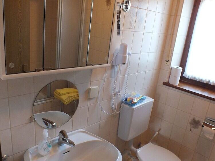 Отель Pension & Reitschule Fuchsenhof