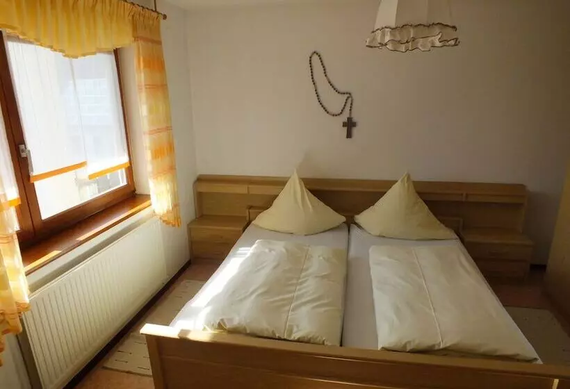ホテル Pension & Reitschule Fuchsenhof