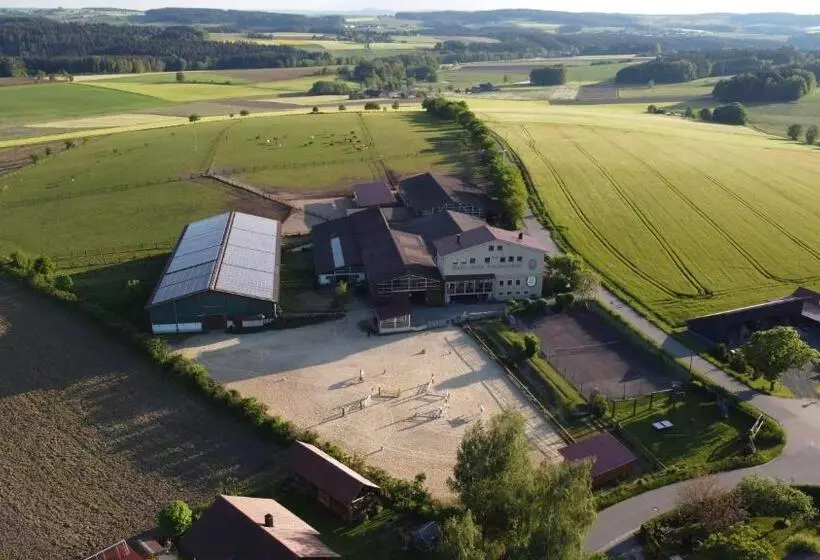 ホテル Pension & Reitschule Fuchsenhof