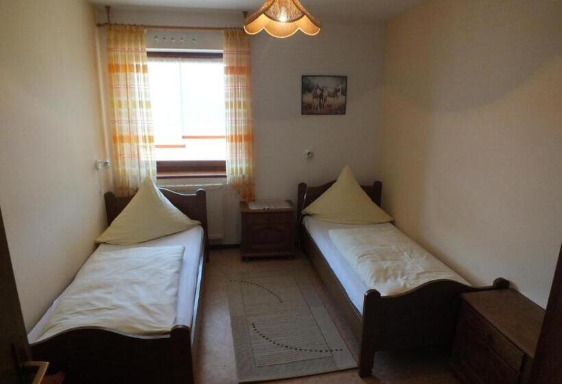 Отель Pension & Reitschule Fuchsenhof