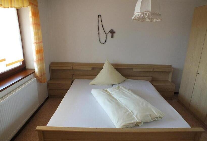 Отель Pension & Reitschule Fuchsenhof