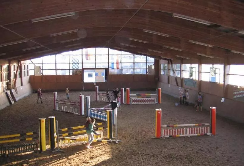 ホテル Pension & Reitschule Fuchsenhof
