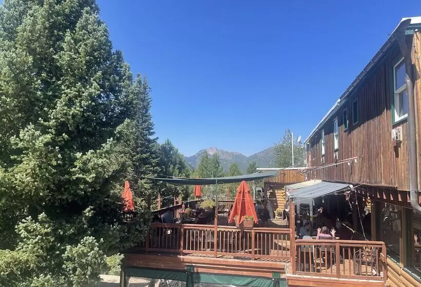 هتل Silver Fork Lodge & Restaurant