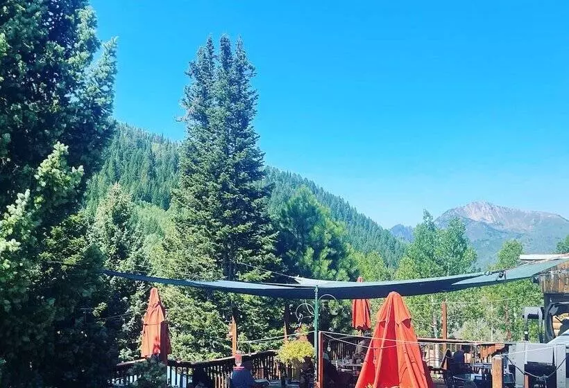 هتل Silver Fork Lodge & Restaurant