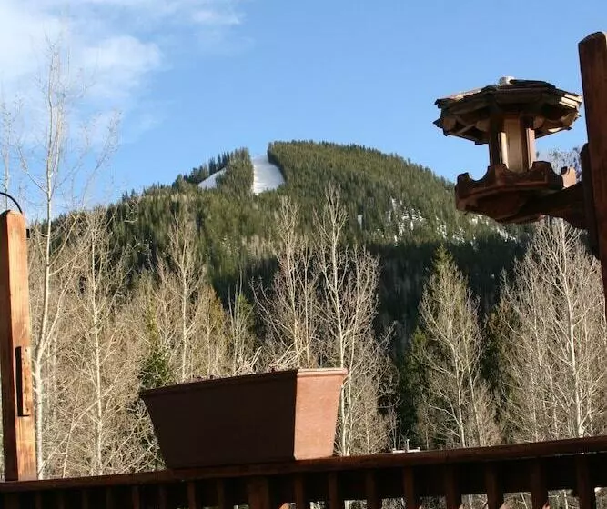 هتل Silver Fork Lodge & Restaurant
