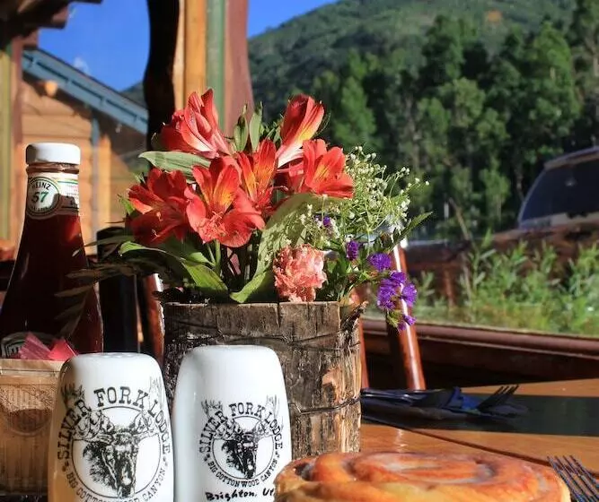 هتل Silver Fork Lodge & Restaurant