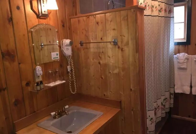 هتل Silver Fork Lodge & Restaurant