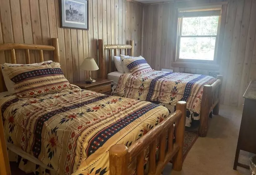 هتل Silver Fork Lodge & Restaurant