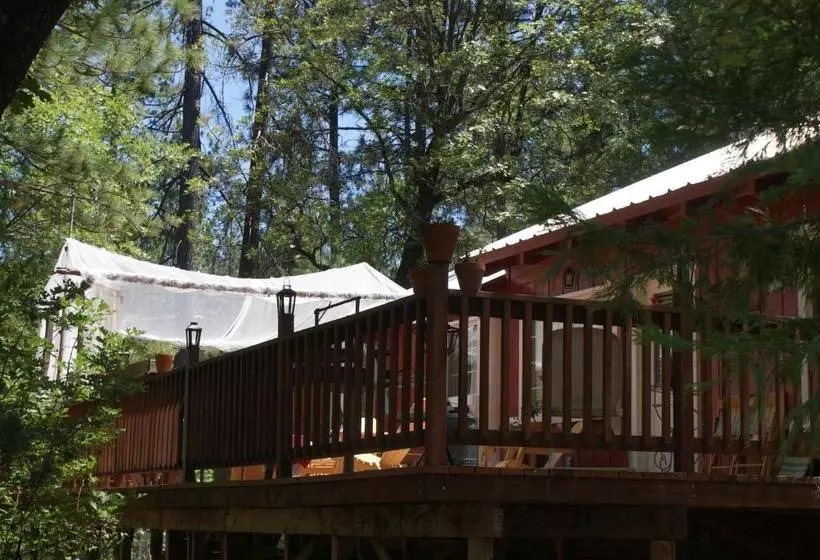 ホテル The Red Rooster Lodge