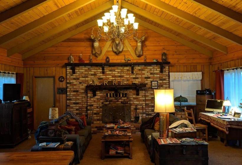 فندق The Red Rooster Lodge