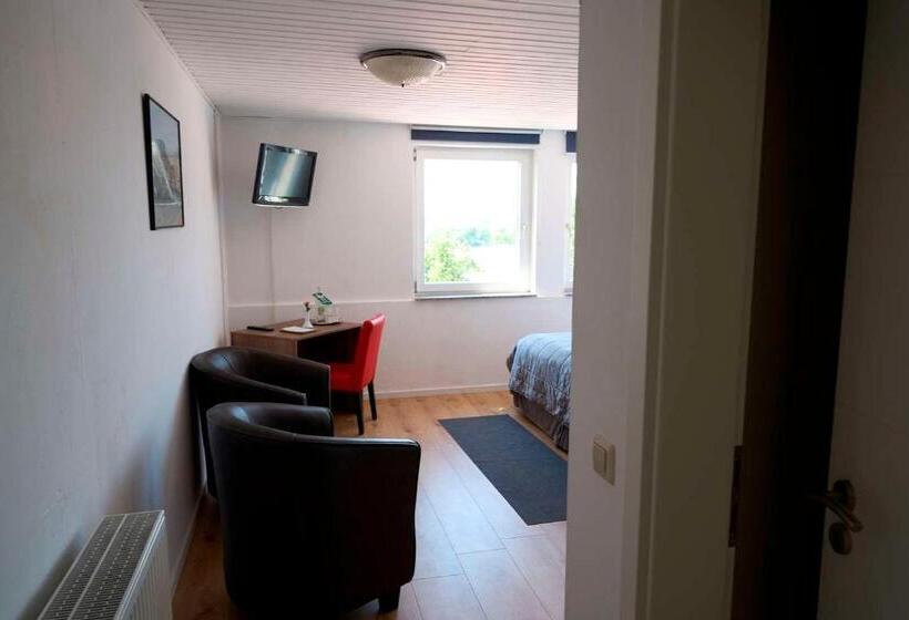 فندق Zur Post Ochsendorf