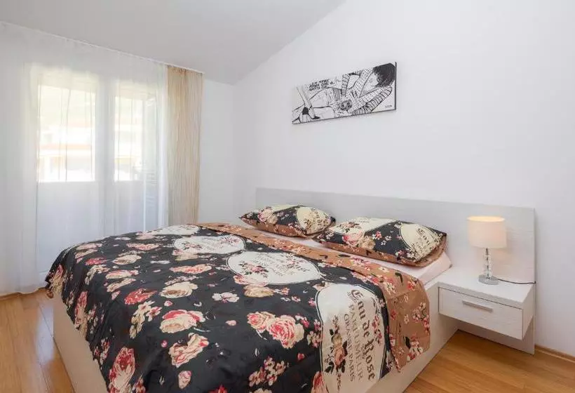 ホテル Apartments Vukovic