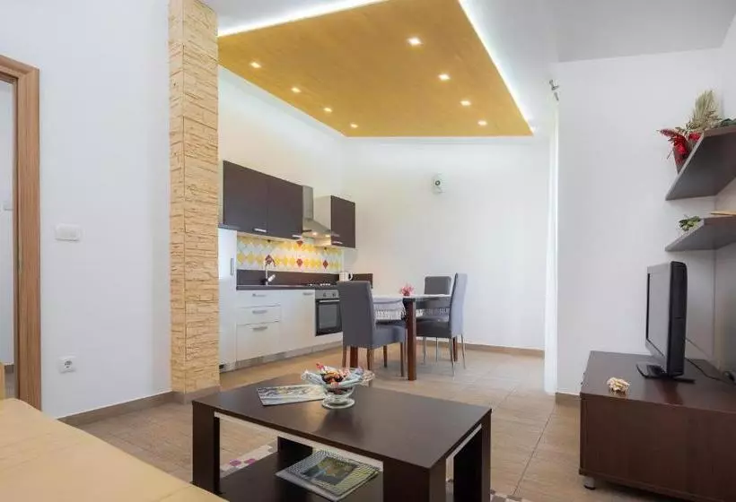 ホテル Apartments Vukovic