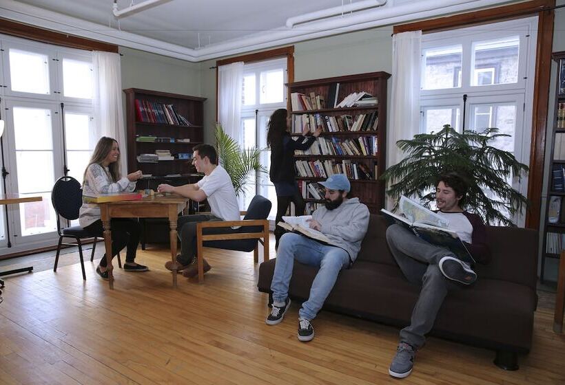 ホテル Auberge Internationale De Quebec   Hi Canada