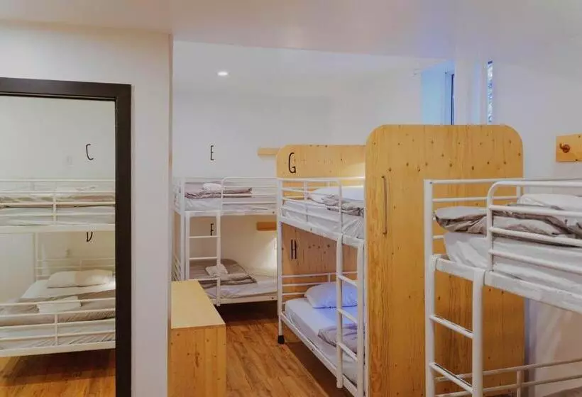 Hotelli Auberge Saintlo Montréal Hostel