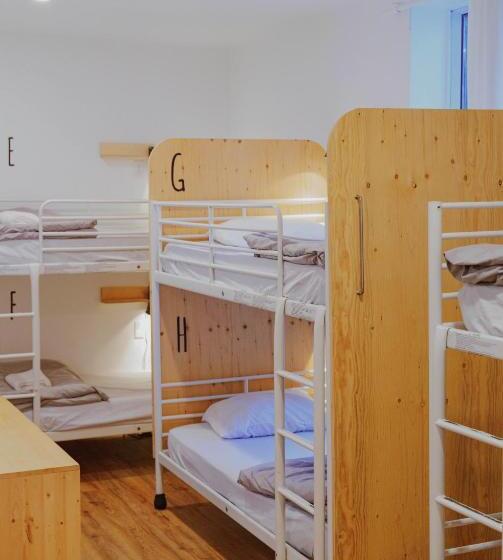 فندق Auberge Saintlo Montréal Hostel