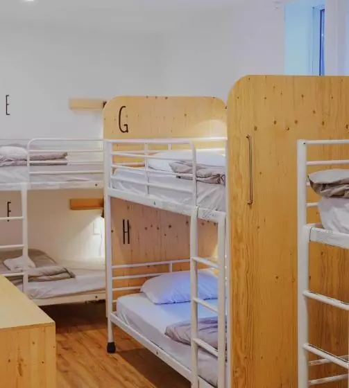 Hotelli Auberge Saintlo Montréal Hostel