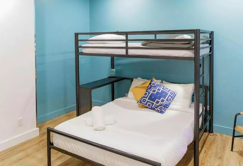 Hotelli Auberge Saintlo Montréal Hostel