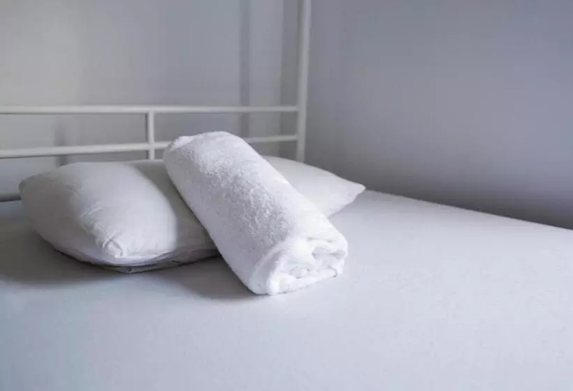 Hotelli Auberge Saintlo Montréal Hostel