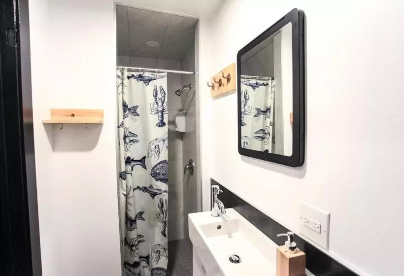 Hotelli Auberge Saintlo Montréal Hostel