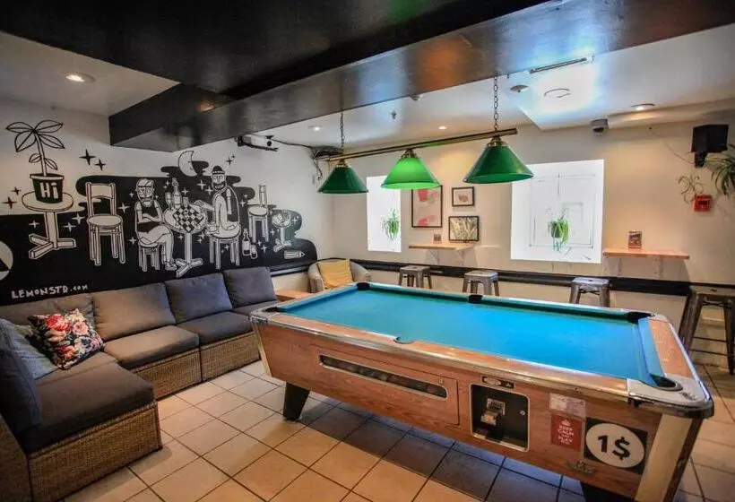 Hotelli Auberge Saintlo Montréal Hostel