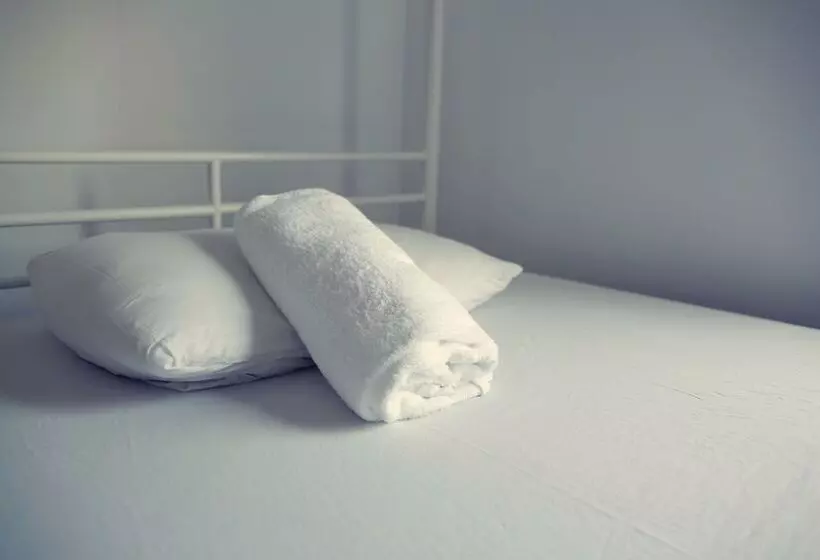 Hotelli Auberge Saintlo Montréal Hostel