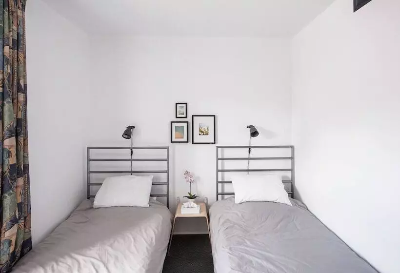 Hotelli Auberge Saintlo Montréal Hostel