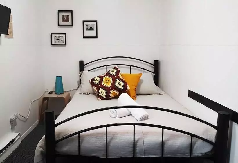 Hotelli Auberge Saintlo Montréal Hostel