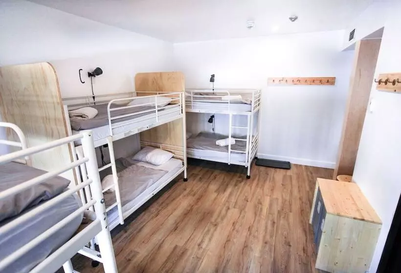 Hotelli Auberge Saintlo Montréal Hostel