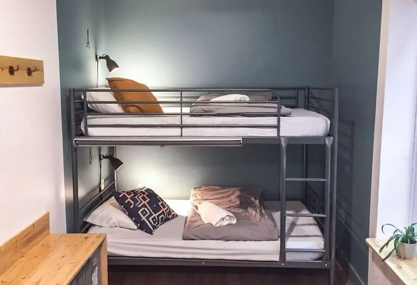 Hotelli Auberge Saintlo Montréal Hostel