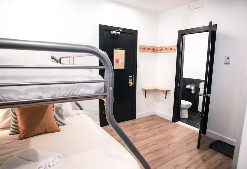 Hotelli Auberge Saintlo Montréal Hostel