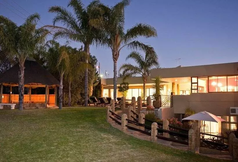 هتل Boulders Lodge & Spa