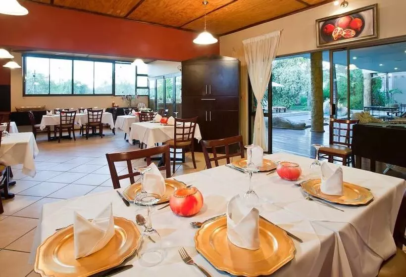 هتل Boulders Lodge & Spa