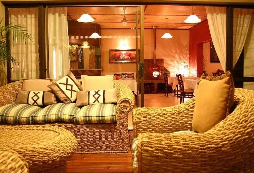 هتل Boulders Lodge & Spa