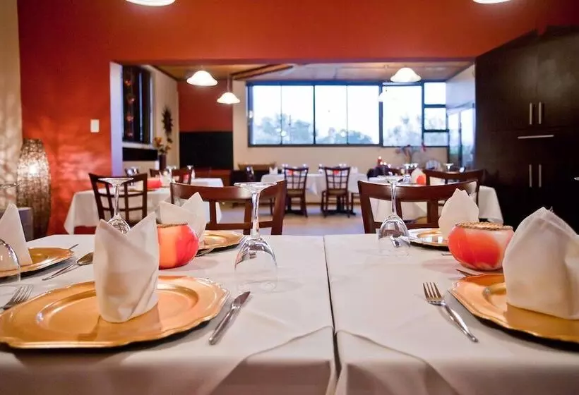 هتل Boulders Lodge & Spa