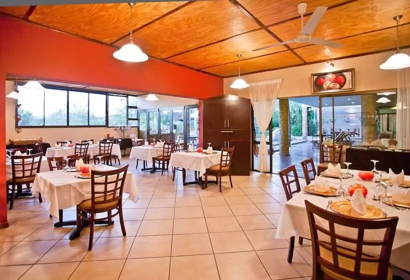 هتل Boulders Lodge & Spa